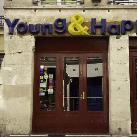 Young And Happy Latin Quarter By Hiphophostels-2